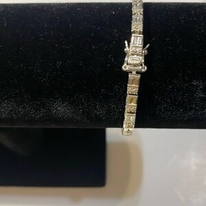 Elegant Silver Women's Bracelet